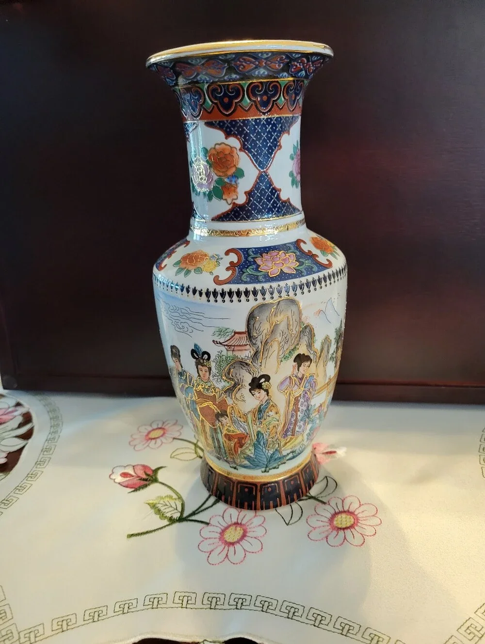 Vintage Chinese Satsuma Gilded Moriage Geisha Mantel Vase 10.1/2